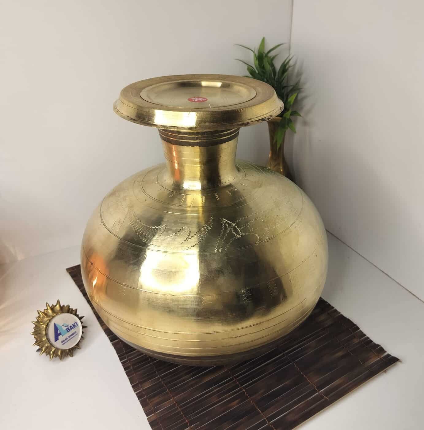 Big Pitol Kolshi with Cover ( পিতলের বড় কলসি ঢাকনা সহ ) 2 Big Pitol Kolshi with Cover ( পিতলের বড় কলসি ঢাকনা সহ ) - Image 2