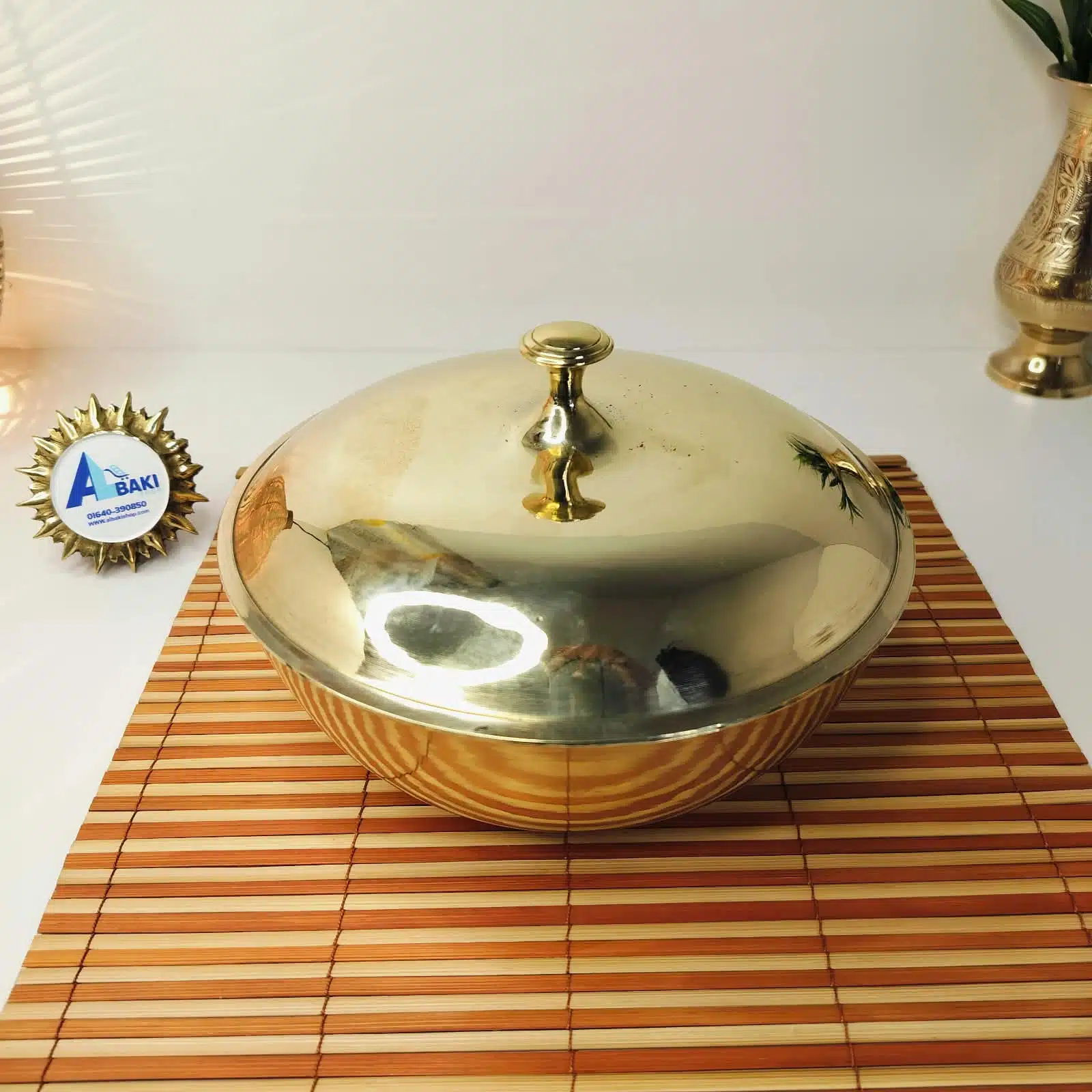 পিতলের ঢাকনাওয়ালা সার্ভিং বাটি - Brass Covered Serving Bowl 3 পিতলের ঢাকনাওয়ালা সার্ভিং বাটি - Brass Covered Serving Bowl - Image 3